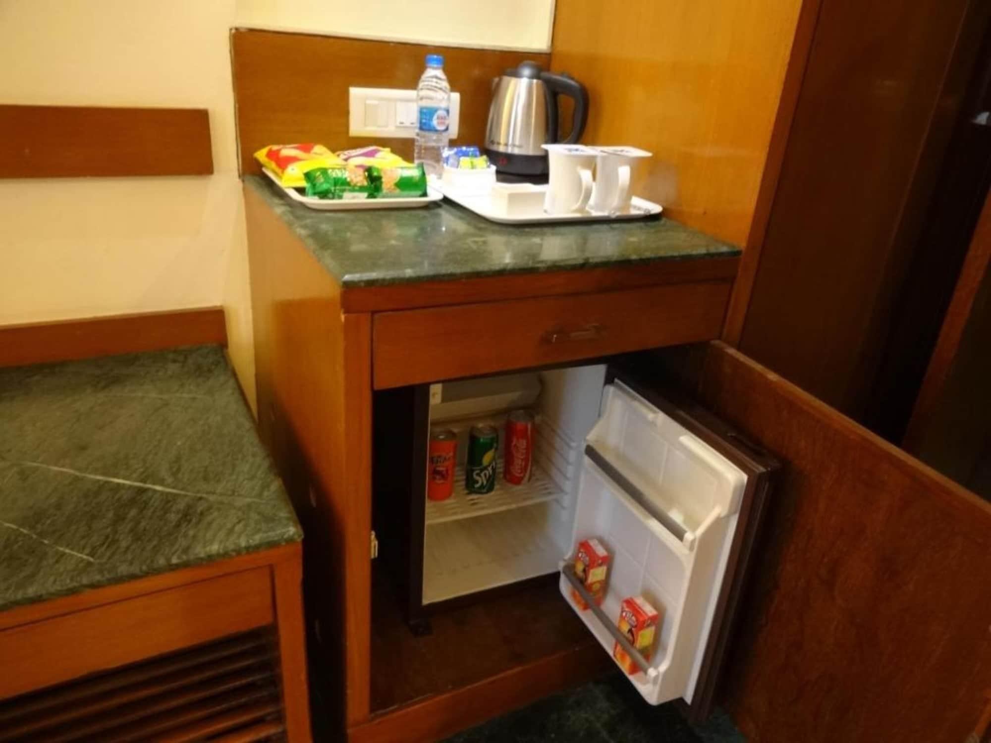 J P Cordial Hotel Бангалор Екстериор снимка
