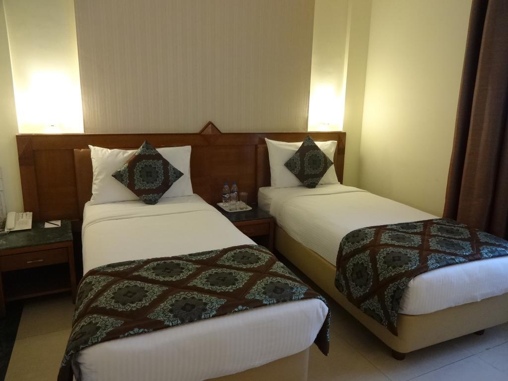 J P Cordial Hotel Бангалор Екстериор снимка