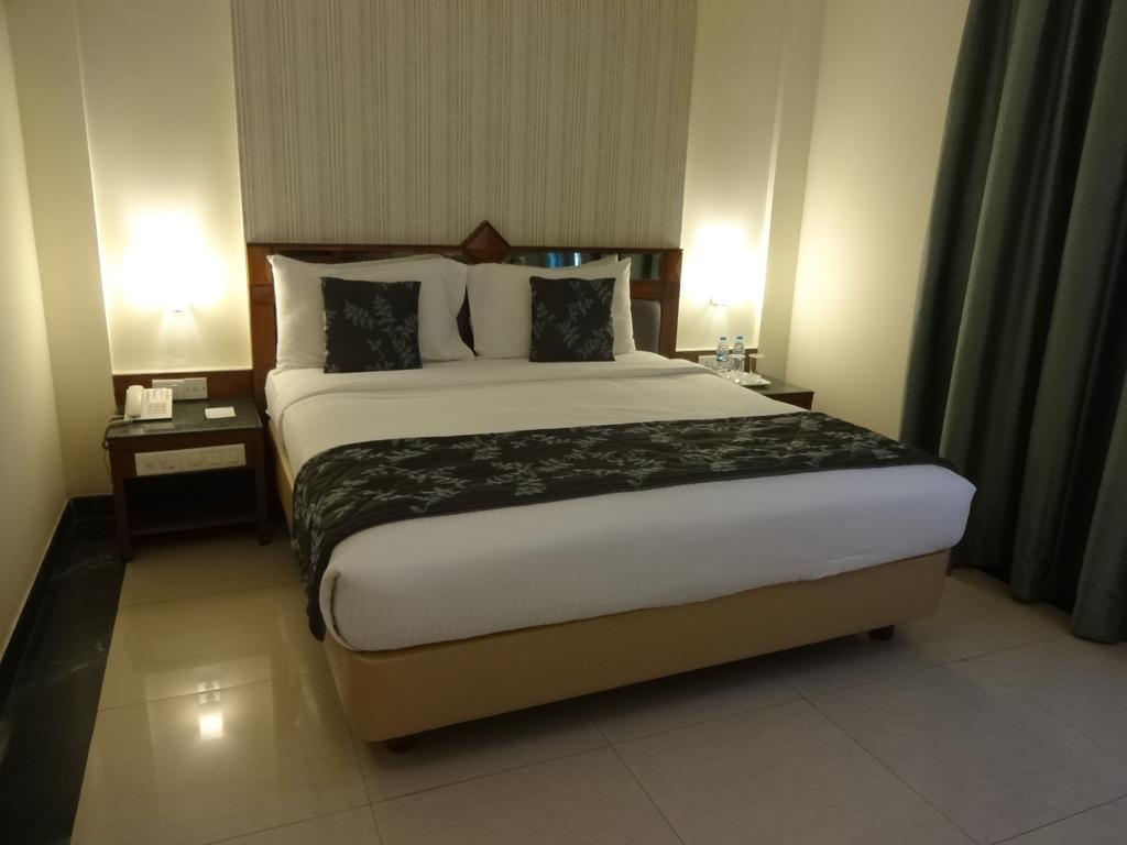J P Cordial Hotel Бангалор Екстериор снимка