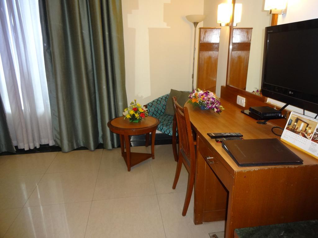J P Cordial Hotel Бангалор Екстериор снимка