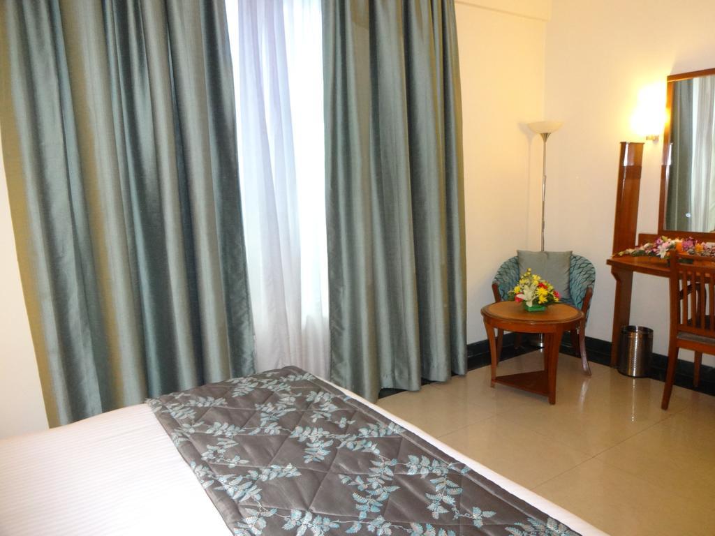 J P Cordial Hotel Бангалор Екстериор снимка