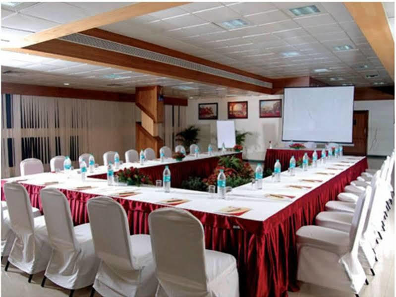 J P Cordial Hotel Бангалор Съоръжения снимка